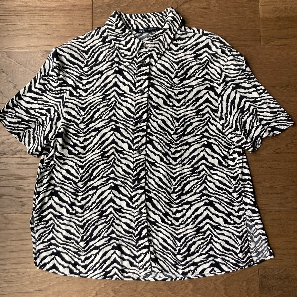 Zara Black & White Zebra Print Short Sleeve Button-Down Shirt-Size Small